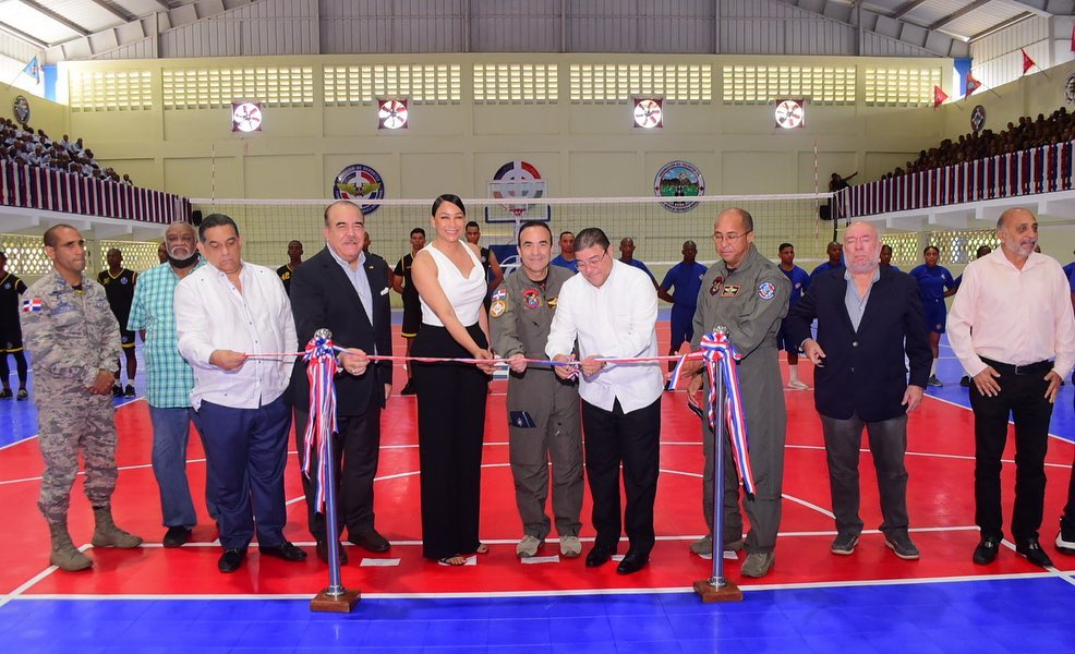 El ministro de Deportes, Francisco Camacho , encabezó este jueves los actos de remodelación del Polideportivo Coronel Piloto José Vicente Peralta