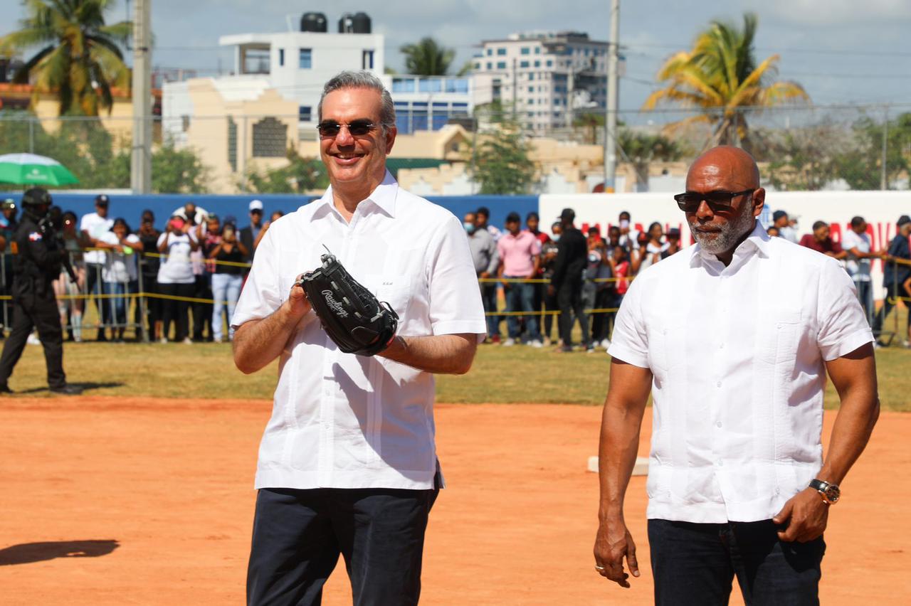 Abinader responde al clamor de años: entrega Estadio “La Goma” que beneficiará a más de 3,000 niños y jóvenes.