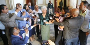 Gobierno llama a denunciar favores políticos