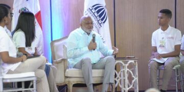 Estudiantes presentan soluciones del sistema educativo al MINERD
