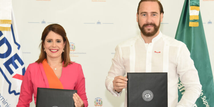 Dominicanos en el exterior tendrán facilidades de estudios a nivel superior