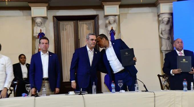 Gobierno firma convenio con comerciantes para reducir costo en la canasta familiar