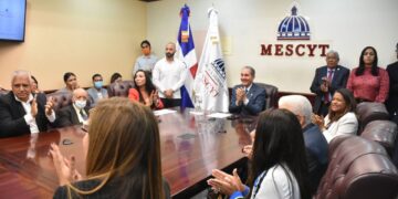 MESCYT otorga segunda partida de becas a estudiantes para estudios en el extranjero