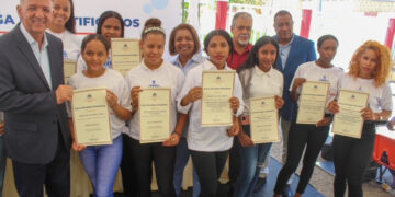 Centros Tecnológicos Comunitarios certifican 670 jóvenes de la región Sur en área tecnológica