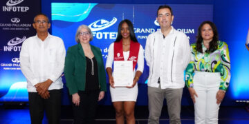 INFOTEP y hotel Palladium entregan certificado a 34 jóvenes en la región Este
