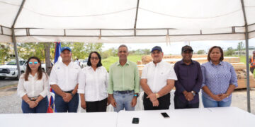 Ministerio de la Presidencia recibe donación del Banco Popular para ayuda a damnificados