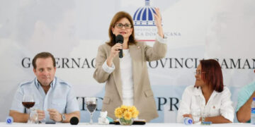 Vicepresidenta supervisa reconstrucción de viviendas afectadas por el huracán en Samaná.