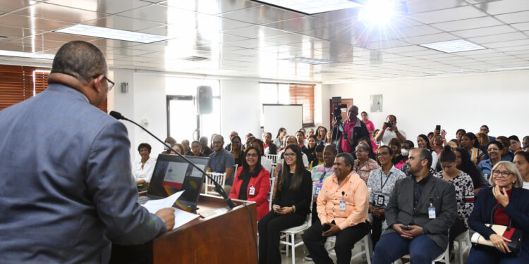 Salud Pública realiza conferencia para fortalecer la familia