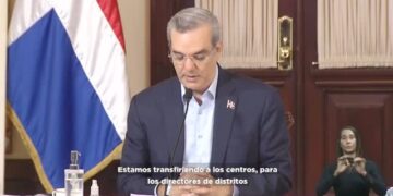 Gobierno transfiere 3,400 millones a directores de centros educativos