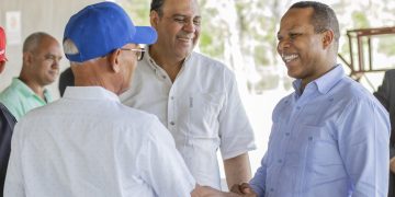 Edesur instala electrificación de proyecto bananero «Tira Piedra» en Azua