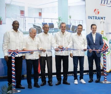 Presidente inaugura centro de formación Mamá Tingó