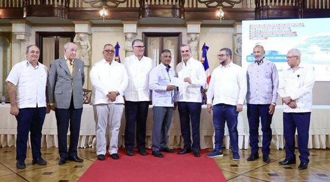 Gobierno dona 13MM al sector agrícolas para energía solar