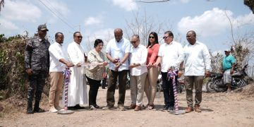 Gobierno lleva servicio eléctrico a una comunidad del Seibo