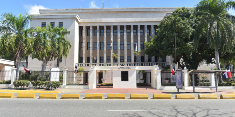 El Minerd elabora código de ética docente
