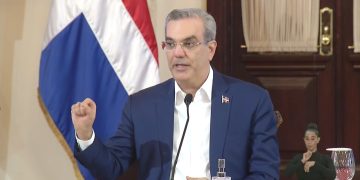 Presidente asegura calidad educativa está por encima de la política