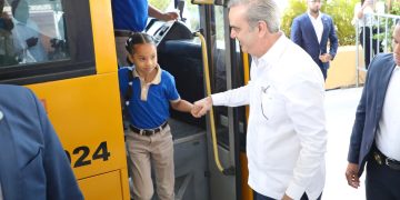 Abinader comunica la implementación de un servicio de transporte estudiantil que abarcará el área del Gran Santo Domingo y 70 instituciones politécnicas.