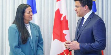 El Ministro de Turismo sostiene un encuentro con su contraparte canadiense con el propósito de consolidar las relaciones turísticas.