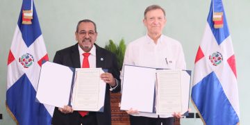 El Ministerio de Relaciones Exteriores (MIREX) y la Agencia de Inversiones Extranjeras de la República Dominicana (AIREN) suscriben un convenio con el fin de fortalecer y fomentar la inversión extranjera en el territorio nacional.