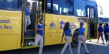 Éxito del Sistema Nacional de Transporte Estudiantil: Más de 4 Millones de Traslados y Ahorro Significativo para las Familias