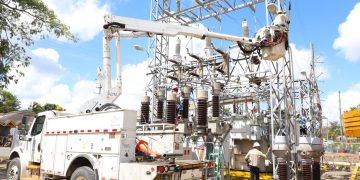 EdeEste instala transformador de mayor capacidad para beneficiar a más de 85,000 clientes en Santo Domingo Este