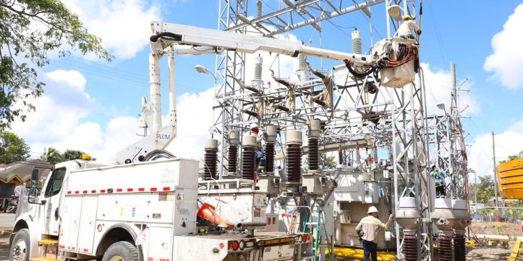 EdeEste instala transformador de mayor capacidad para beneficiar a más de 85,000 clientes en Santo Domingo Este