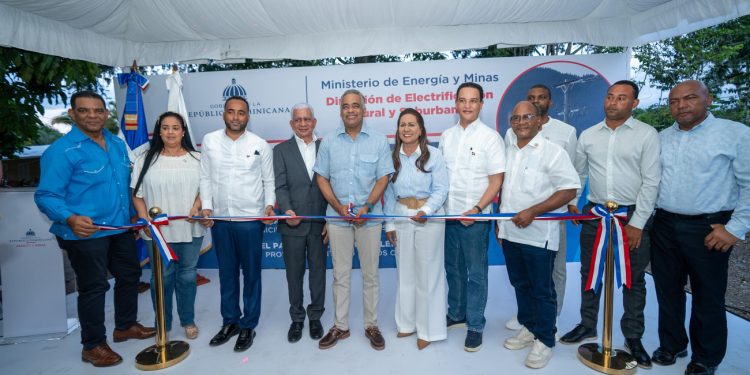 Energía y Minas inaugura proyectos de rehabilitación eléctrica en Sánchez Ramírez y Monte Plata