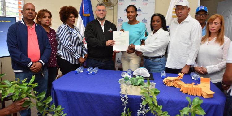 FEDA impulsa la agroecología en Hondo Valle con capacitación y entrega de 25,000 plántulas de café